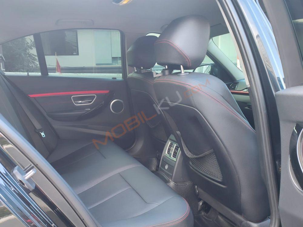 Mobil BMW 3 Series 2014