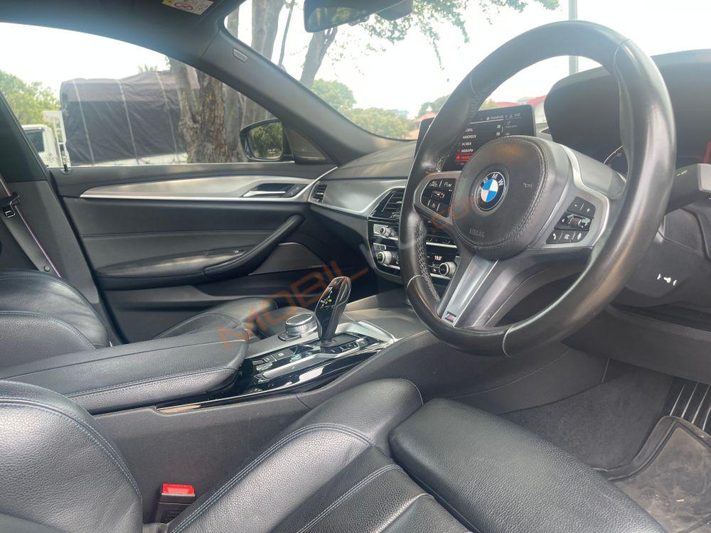 Mobil BMW 5 Series 2020