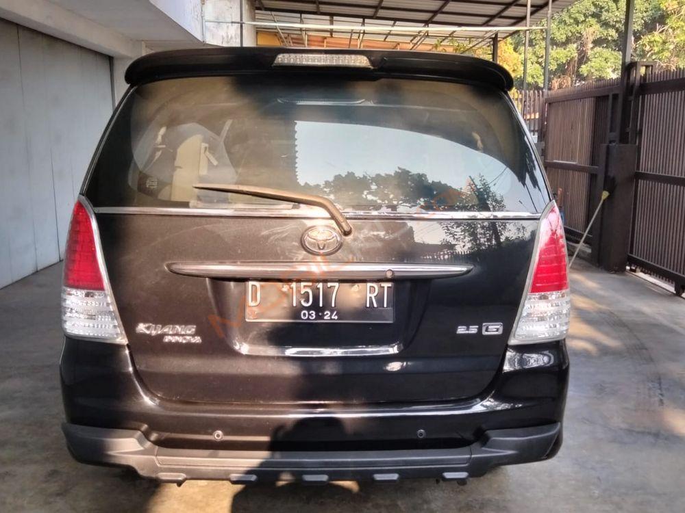 Mobil Toyota Kijang Innova 2010