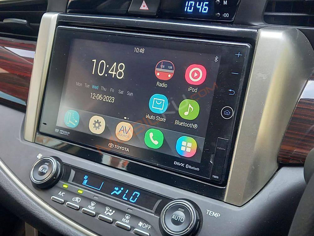 Mobil Toyota Kijang Innova 2017