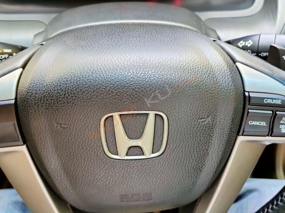 Mobil Honda Accord 2012