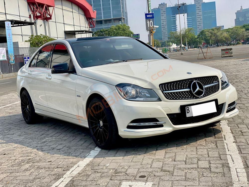 Mobil Mercedes-Benz C-Class 2011
