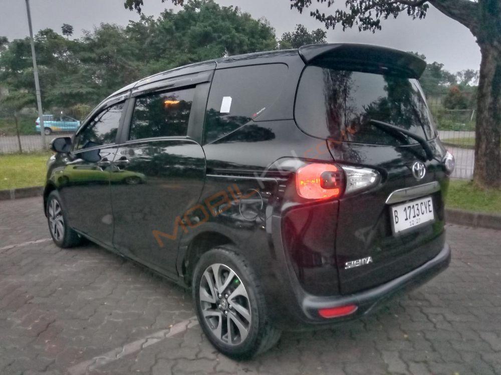 Mobil Toyota Sienta 2017