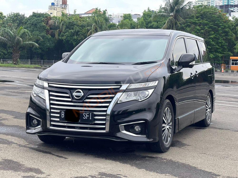 Mobil Nissan Elgrand 2014
