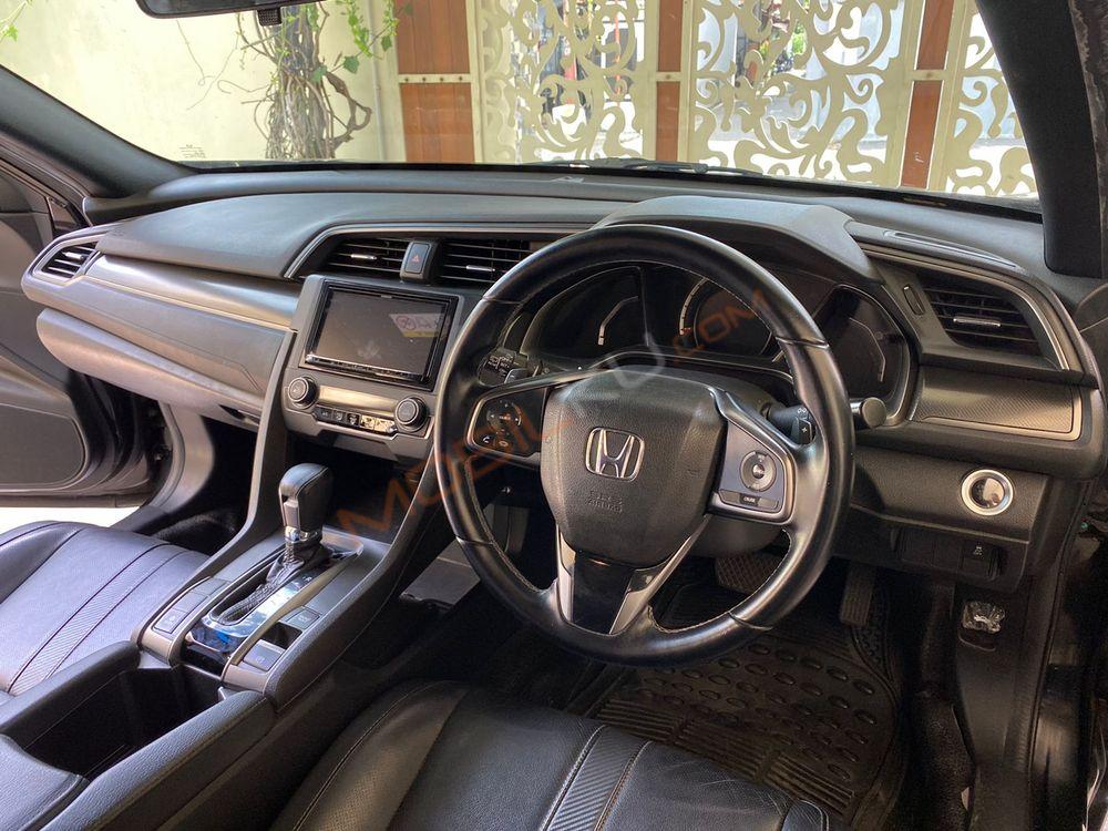 Mobil Honda Civic Hatchback 2017