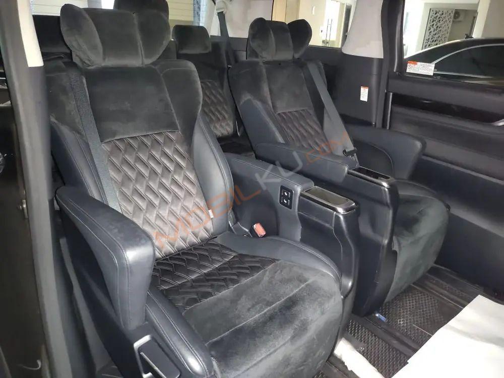 Mobil Toyota Vellfire 2015