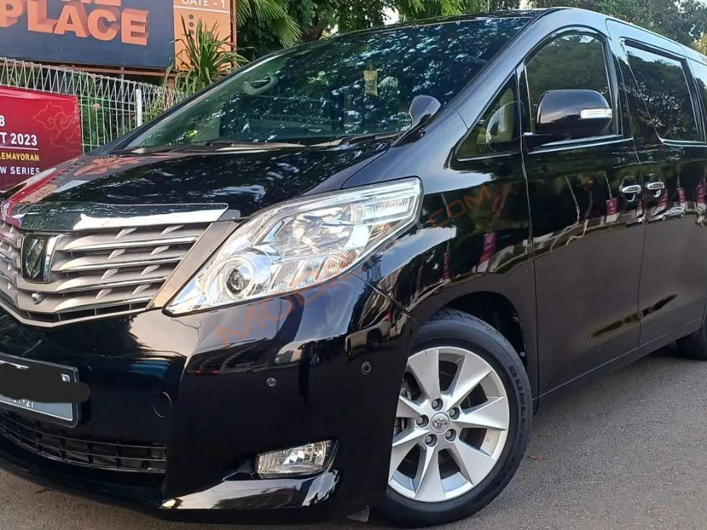 Mobil Toyota Alphard 2011