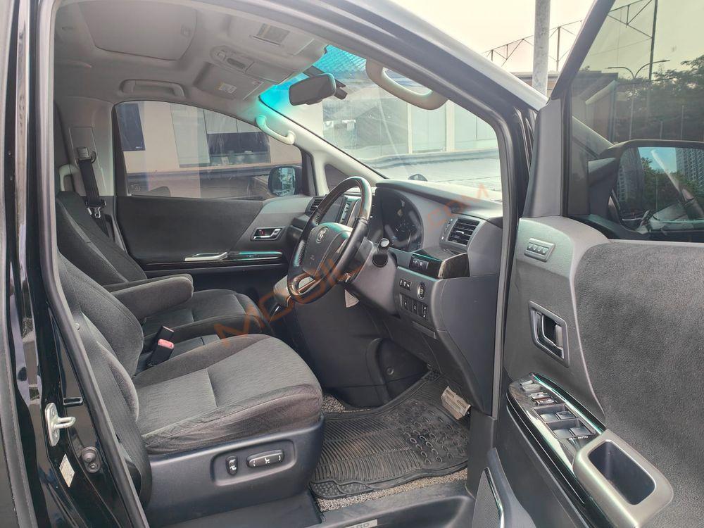 Mobil Toyota Alphard 2014
