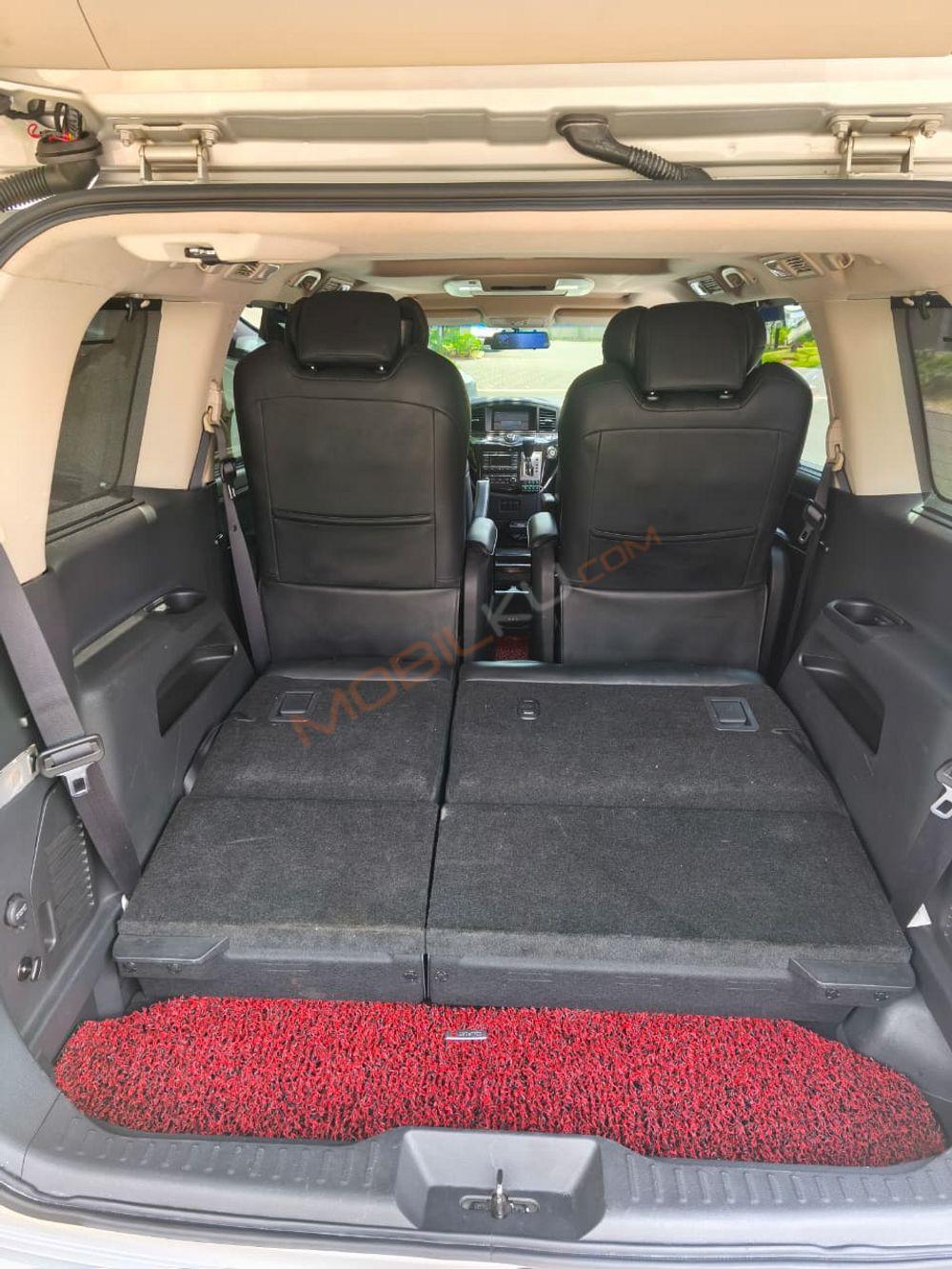 Mobil Nissan Elgrand 2014