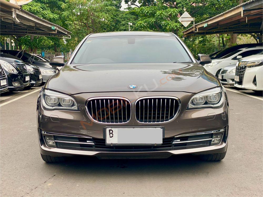 Mobil BMW 7 Series 2013
