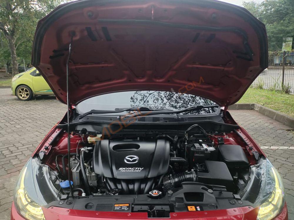 Mobil Mazda 2 Hatchback 2015