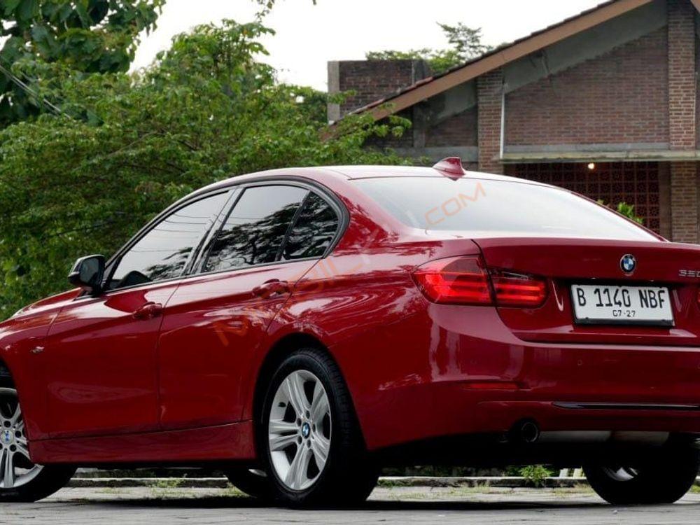 Mobil BMW 3 Series 2013