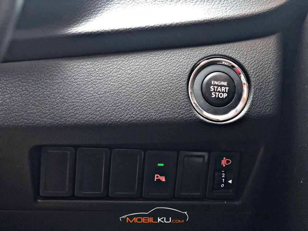 Mobil Suzuki Baleno 2017