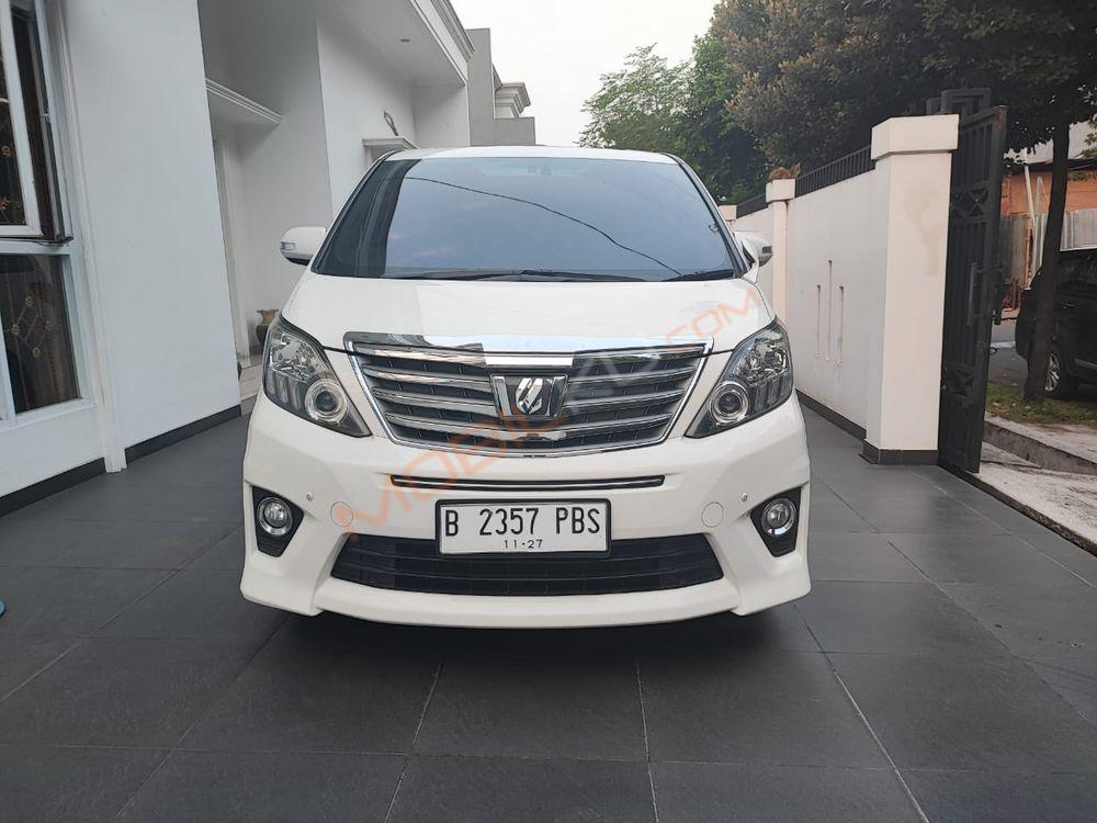 Mobil Toyota Alphard 2013