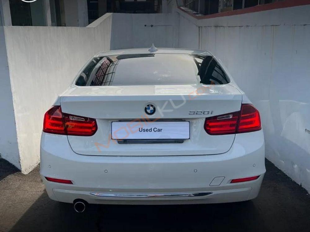 Mobil BMW 3 Series 2013