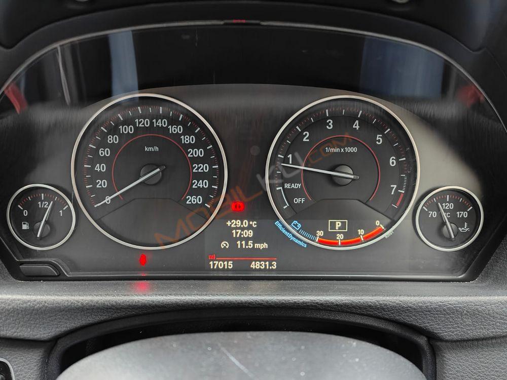 Mobil BMW 3 Series 2015