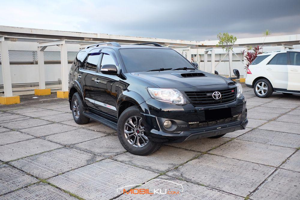 Mobil Toyota Fortuner 2015