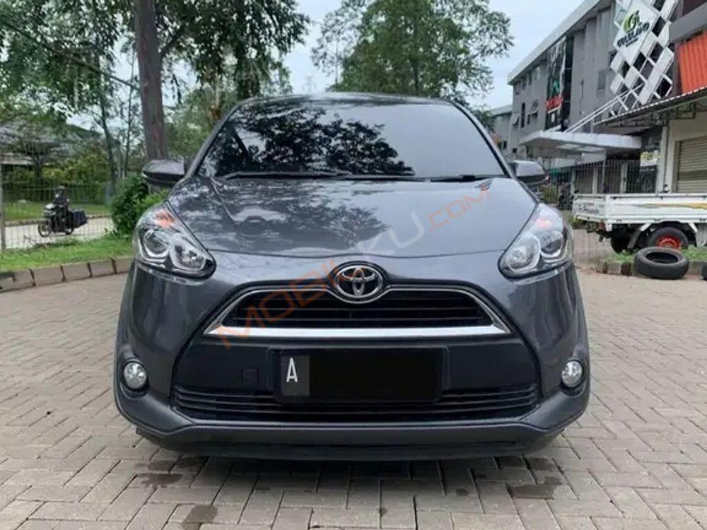 Mobil Toyota Sienta 2018