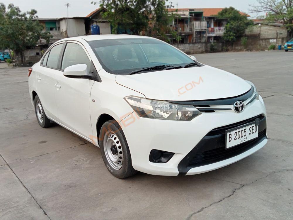 Mobil Toyota Limo 2014