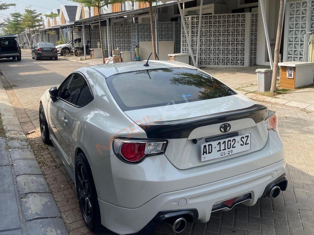 Mobil Toyota 86 2013