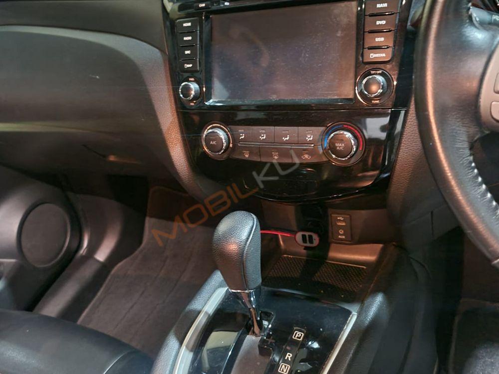 Mobil Nissan X-Trail 2017