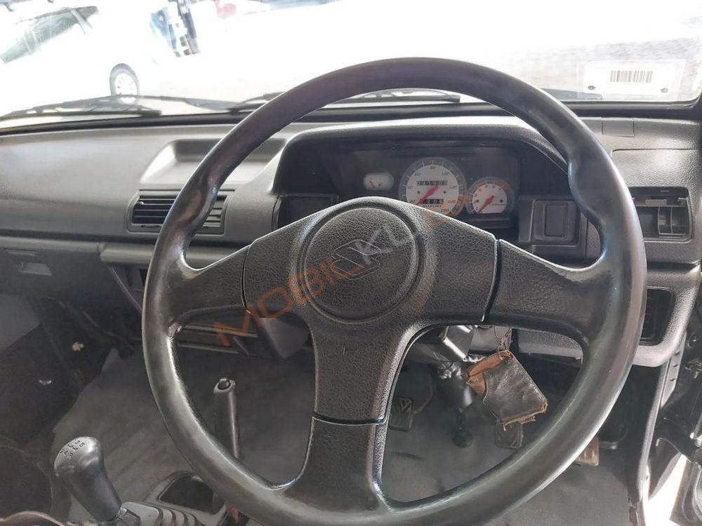 Mobil Suzuki Carry 2013