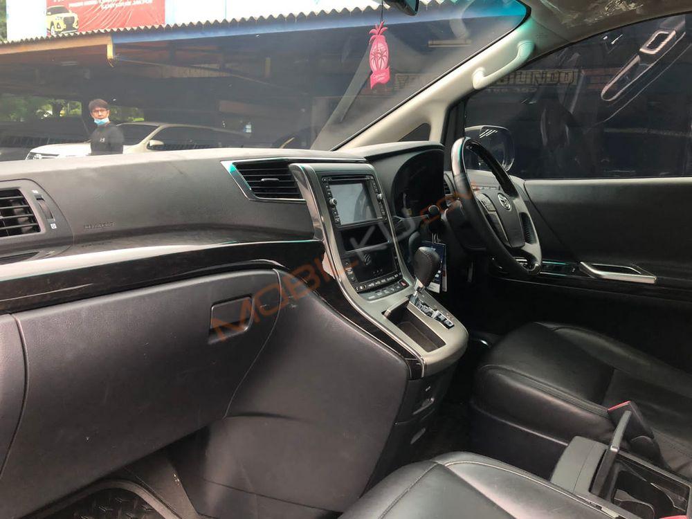 Mobil Toyota Vellfire 2014