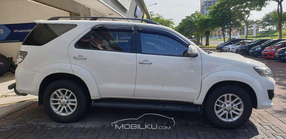 Mobil Toyota Fortuner 2015