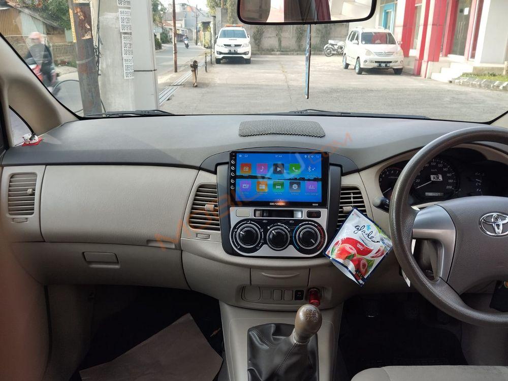 Mobil Toyota Kijang Innova 2013