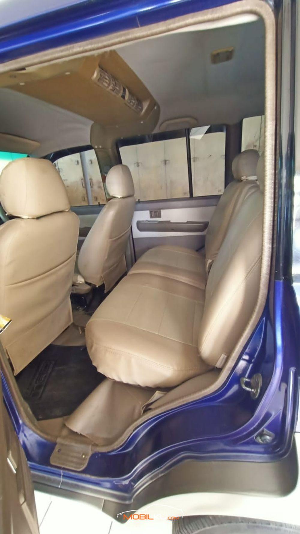 Mobil Mitsubishi Kuda 2005