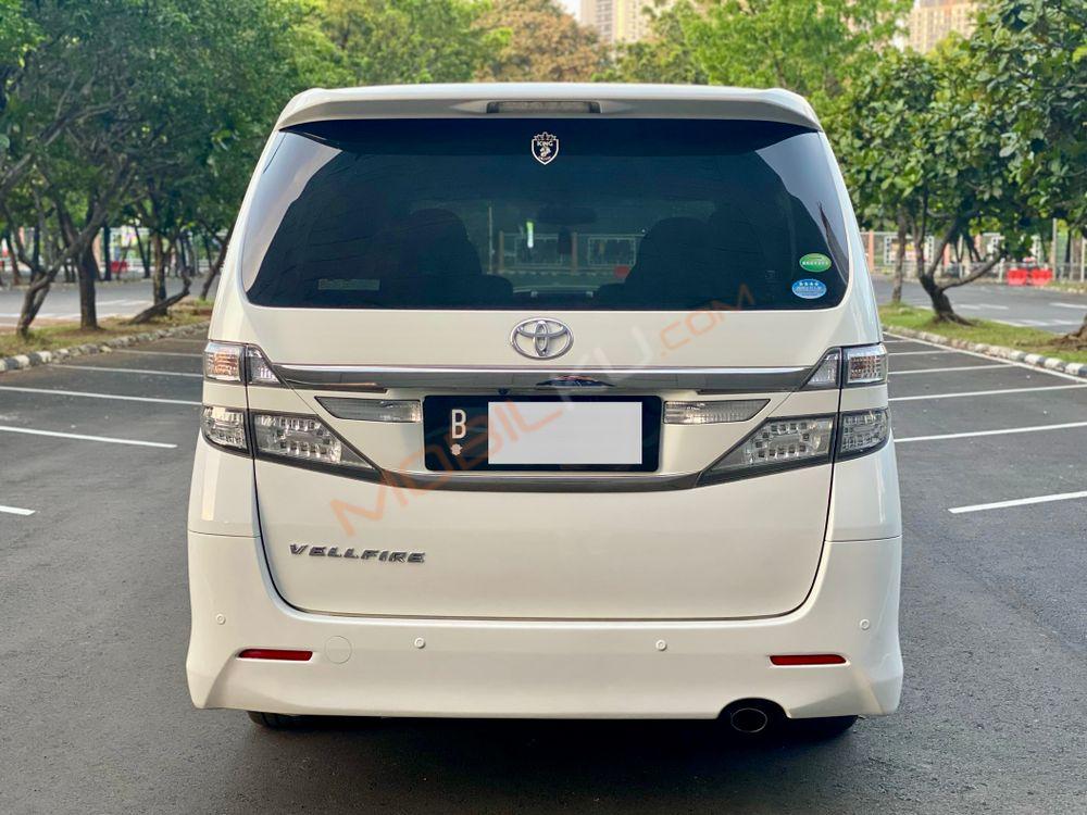 Mobil Toyota Vellfire 2015