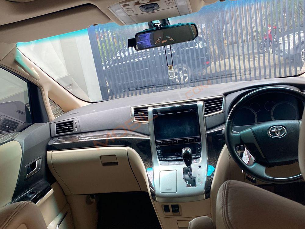 Mobil Toyota Alphard 2012