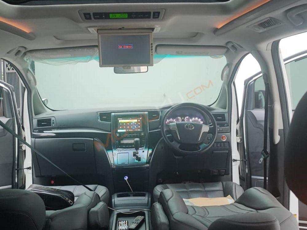 Mobil Toyota Vellfire 2014
