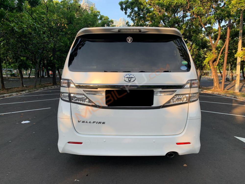 Mobil Toyota Vellfire 2015