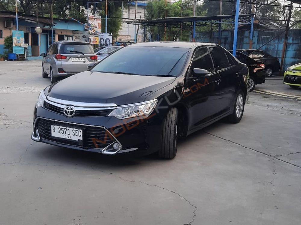 Mobil Toyota Camry 2018