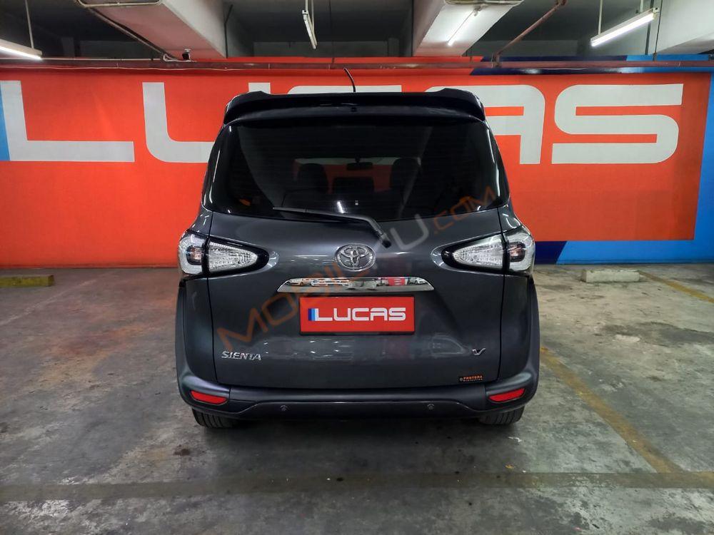 Mobil Toyota Sienta 2020