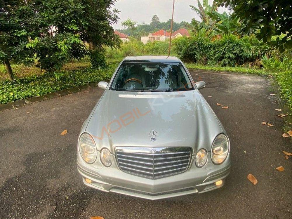 Mobil Mercedes-Benz E-Class 2002