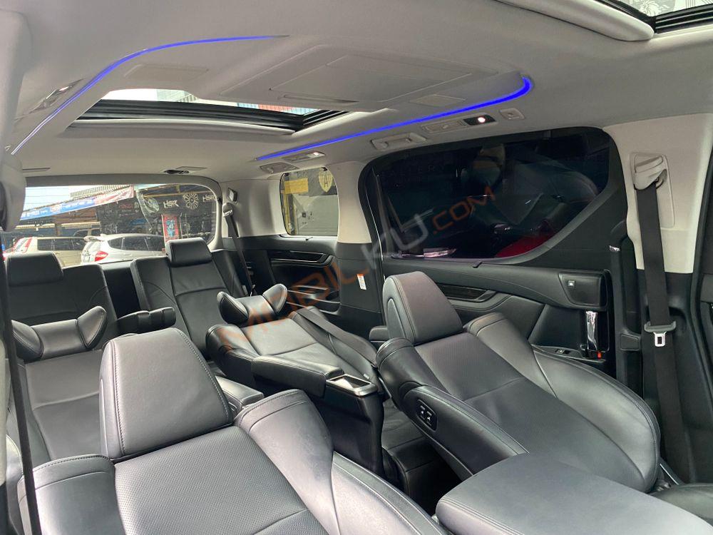Mobil Toyota Alphard 2016