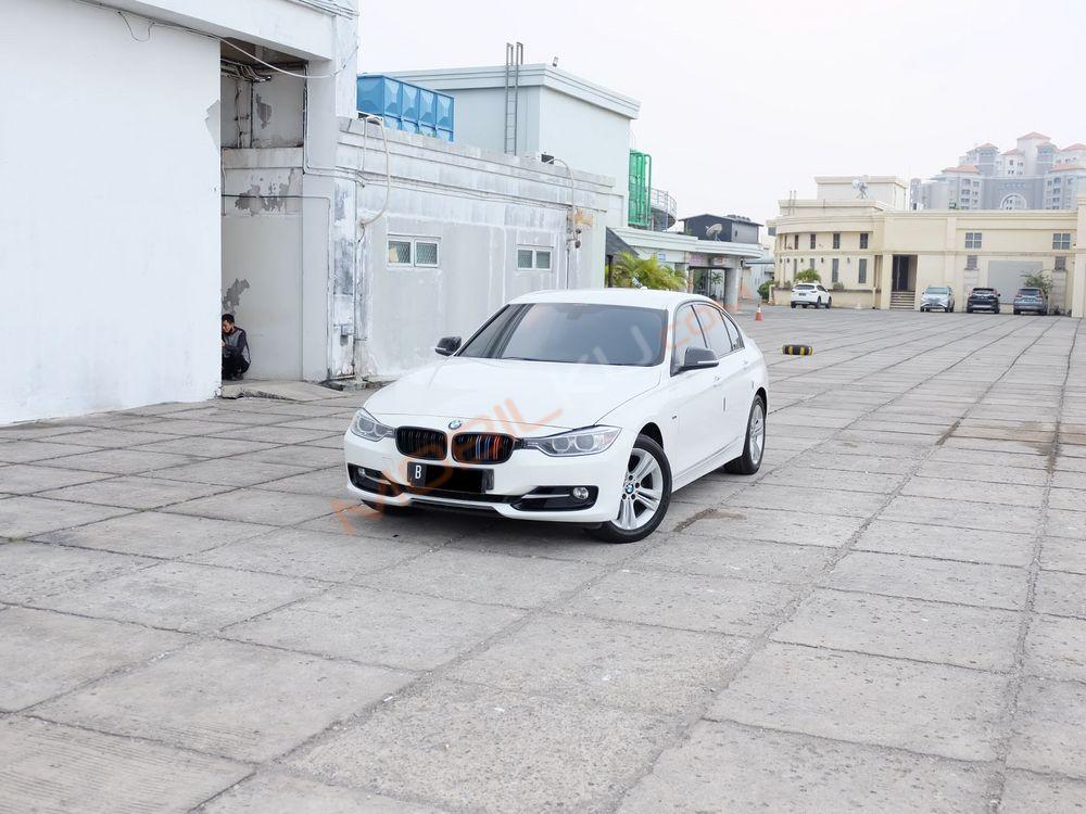 Mobil BMW 3 Series 2015