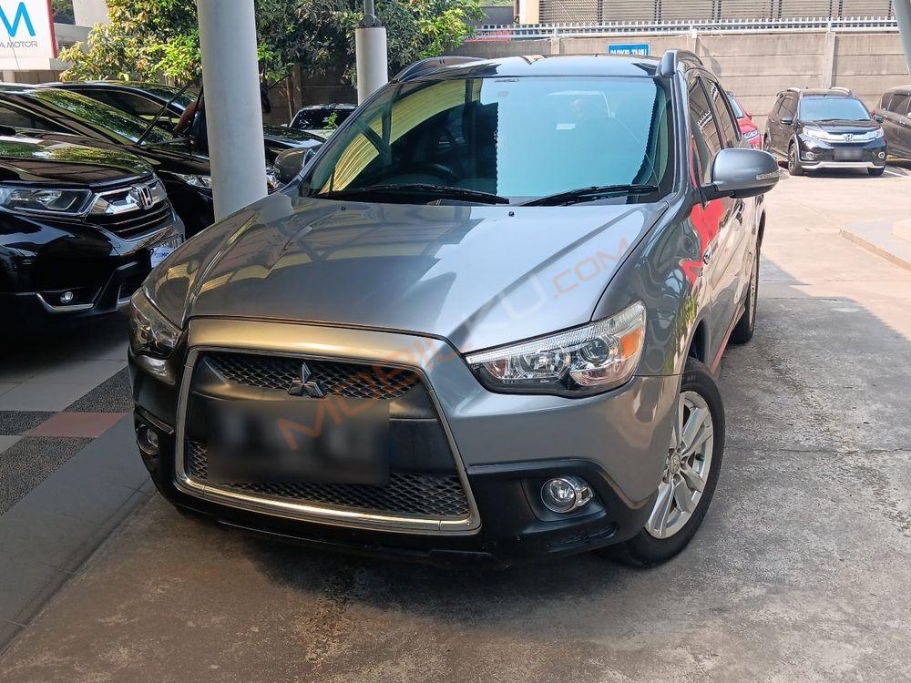 Mobil Mitsubishi Outlander PHEV 2013