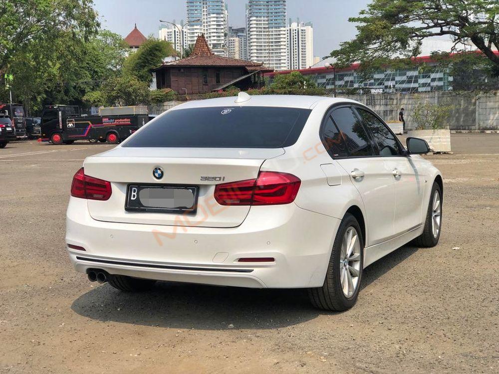 Mobil BMW 3 Series 2016