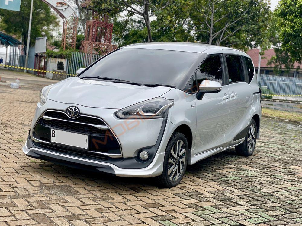 Mobil Toyota Sienta 2019