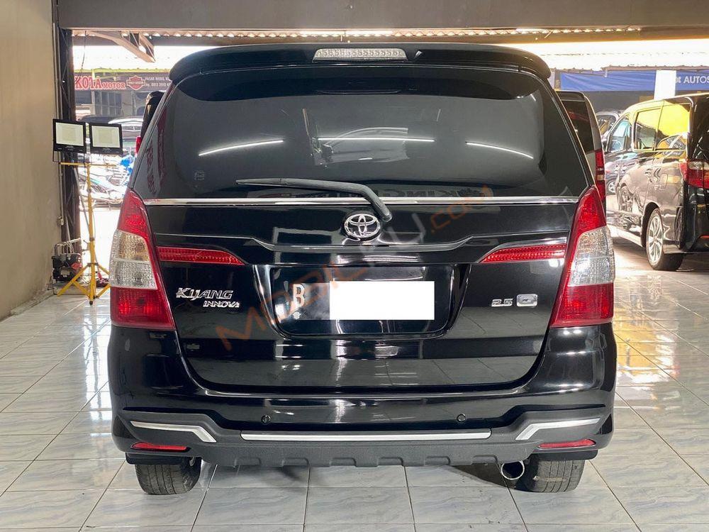 Mobil Toyota Kijang Innova 2013