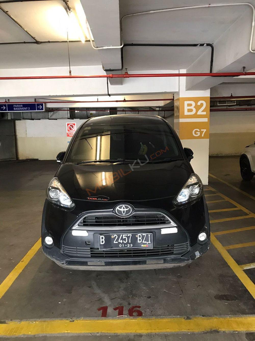 Mobil Toyota Sienta 2018
