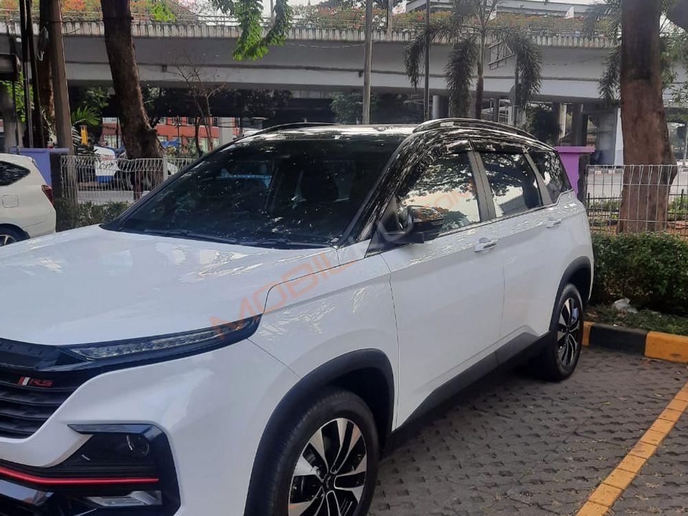 Mobil Wuling Almaz 2021