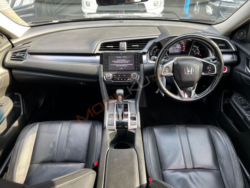 Mobil Honda Civic Sedan 2016