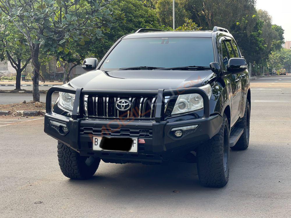 Mobil Toyota Land Cruiser 2013