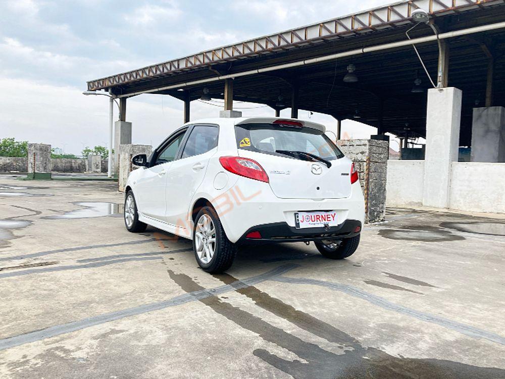 Mobil Mazda 2 Hatchback 2012