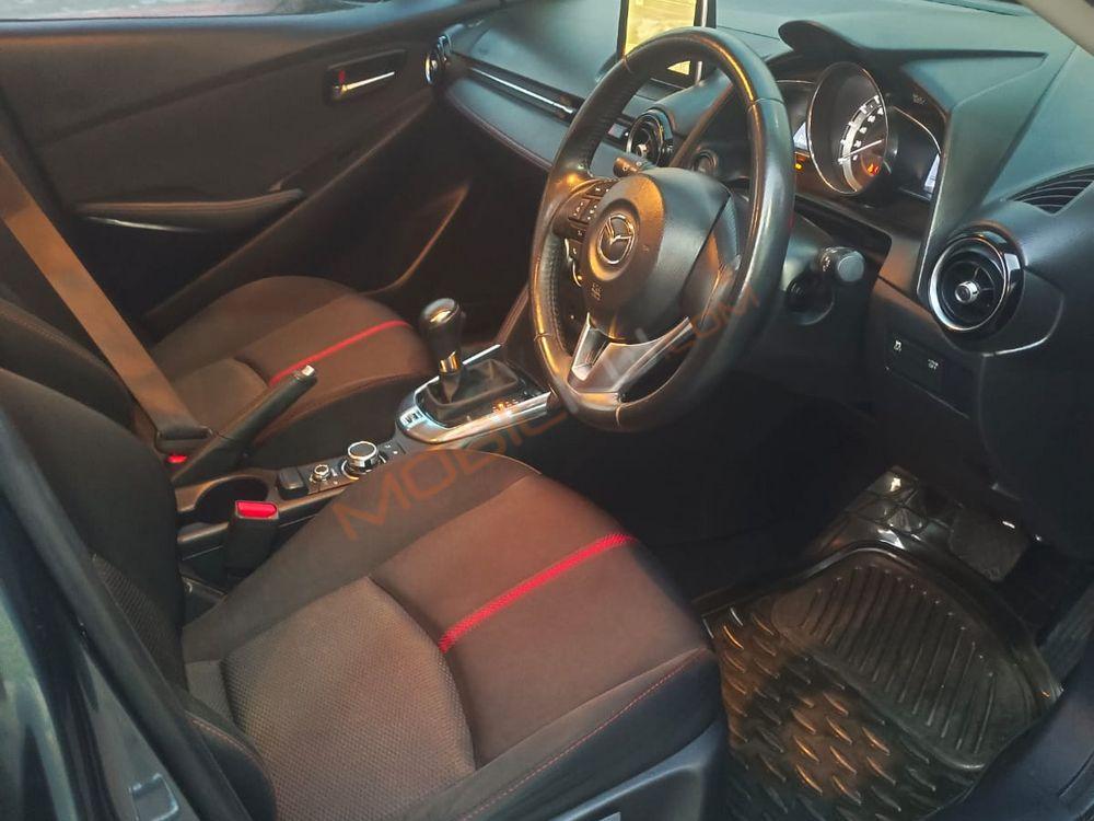 Mobil Mazda 2 Hatchback 2015