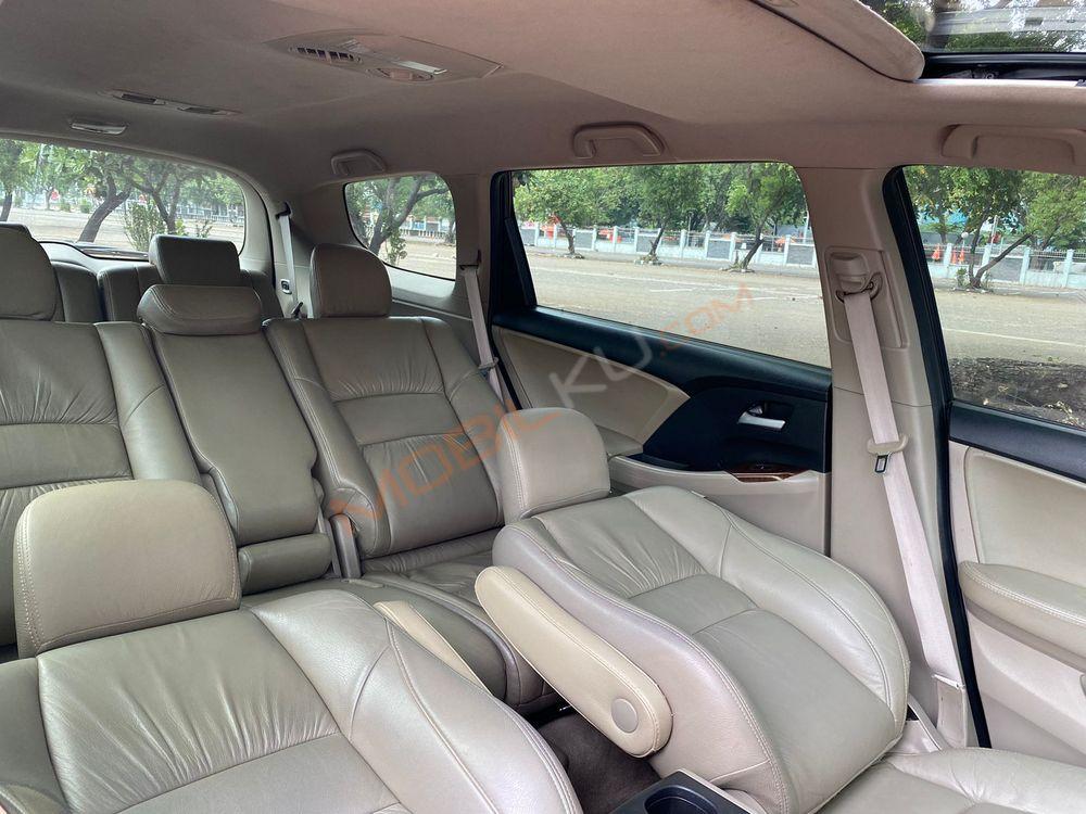 Mobil Honda Odyssey 2012